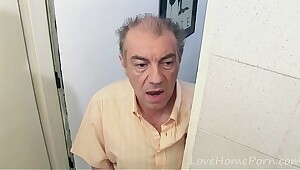 Senior seduced a teen into getting fucked